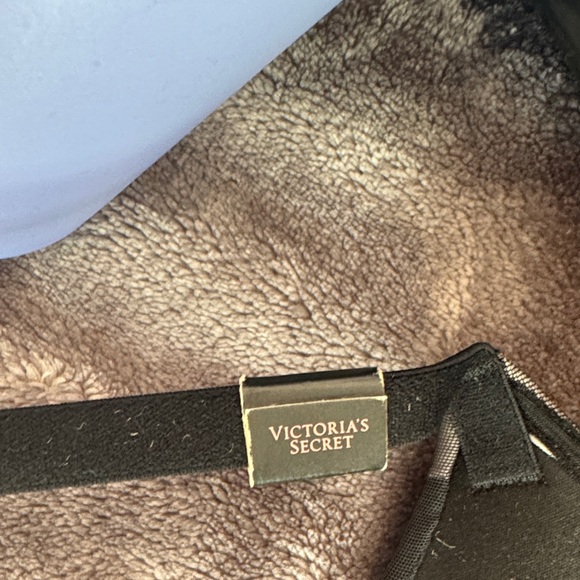NWT Victoria's Secret Black and Gray Bra - Picture 5 of 6